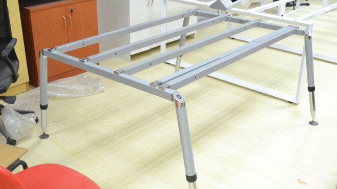 TS - Metal Legs
